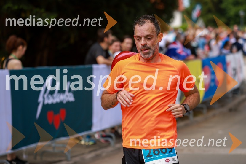 42. Maraton treh src, teki