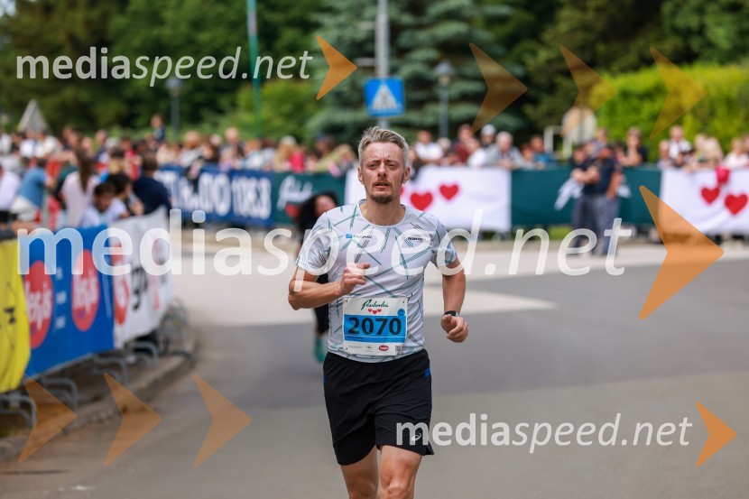 42. Maraton treh src, teki