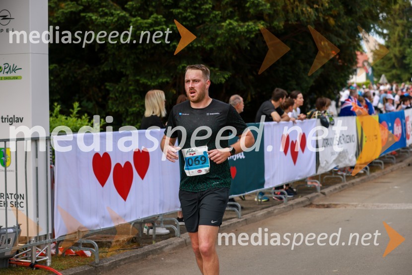 42. Maraton treh src, teki