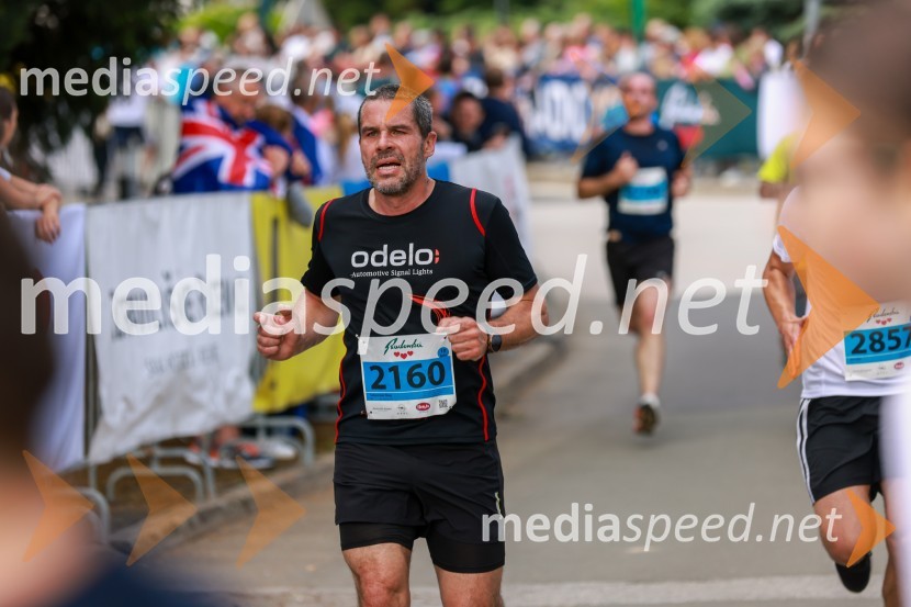 42. Maraton treh src, teki