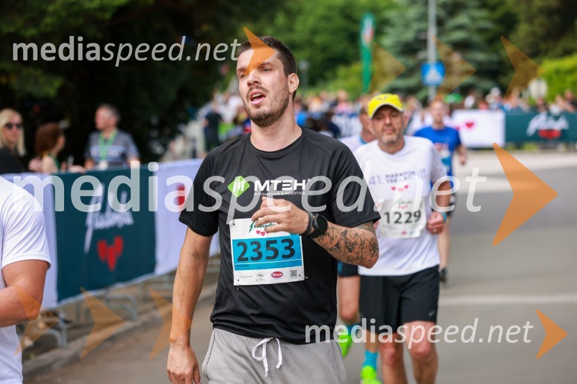 42. Maraton treh src, teki