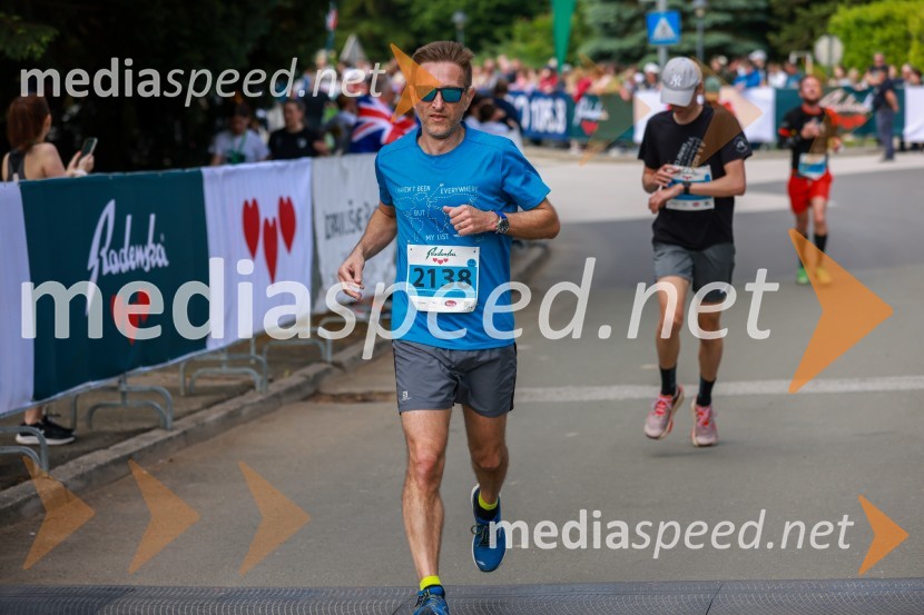 42. Maraton treh src, teki