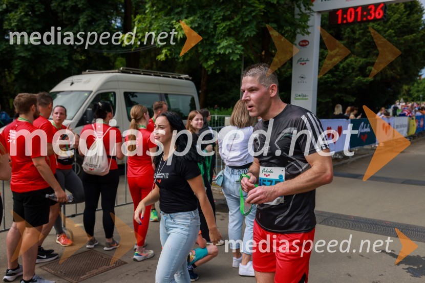 42. Maraton treh src, teki