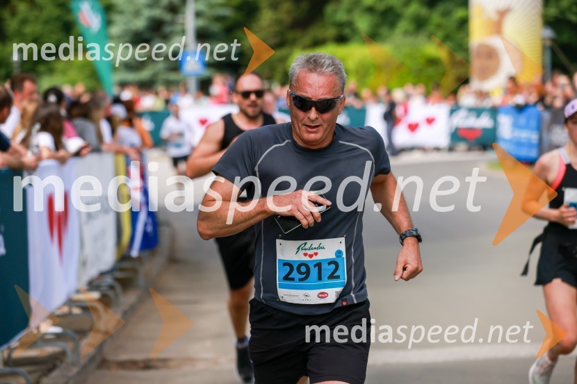 42. Maraton treh src, teki