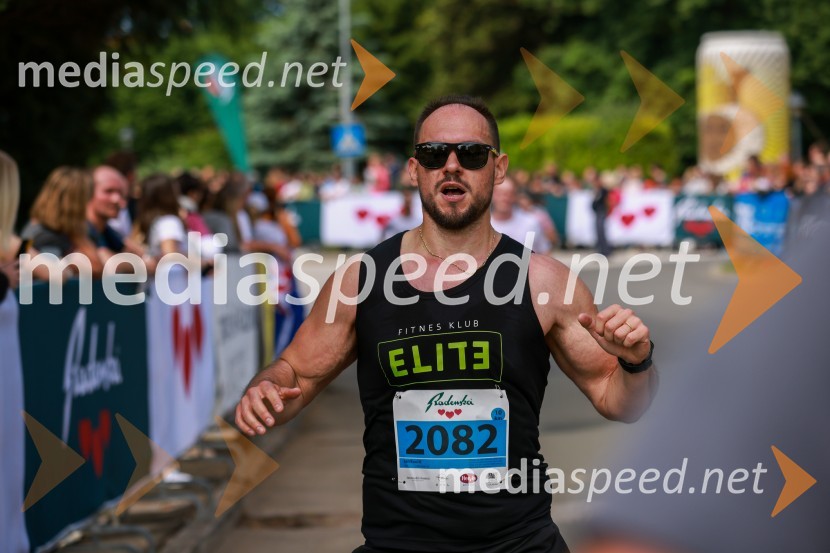 42. Maraton treh src, teki