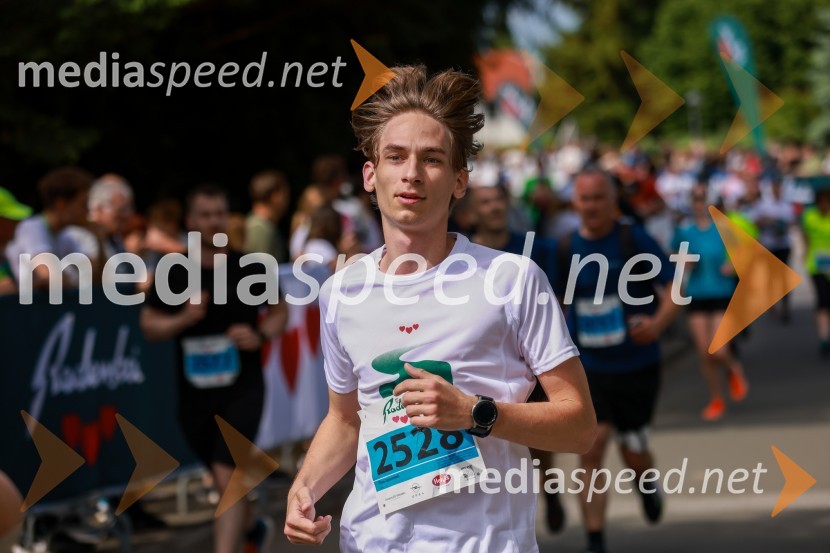 42. Maraton treh src, teki