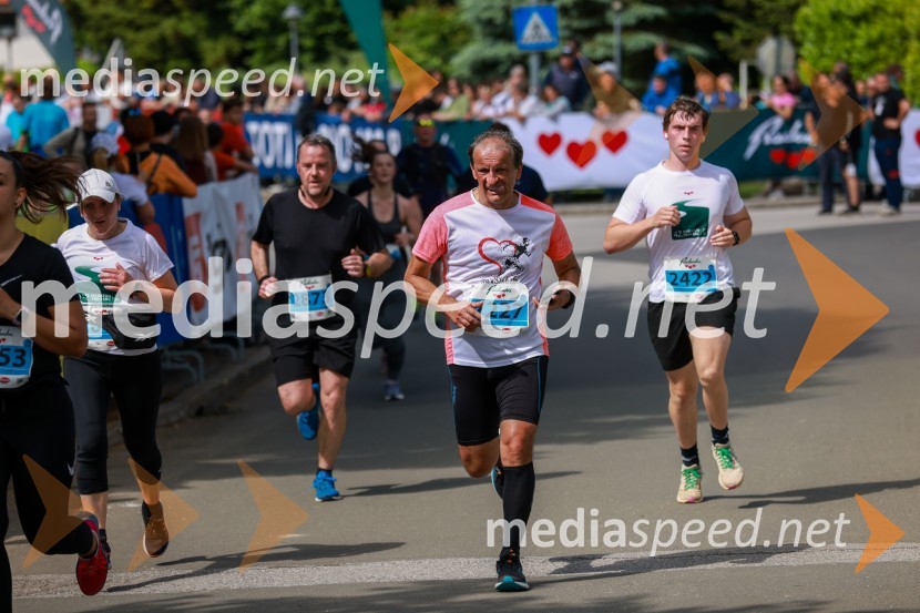 42. Maraton treh src, teki