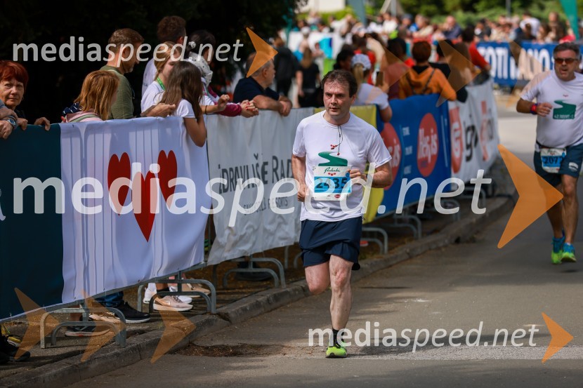 42. Maraton treh src, teki