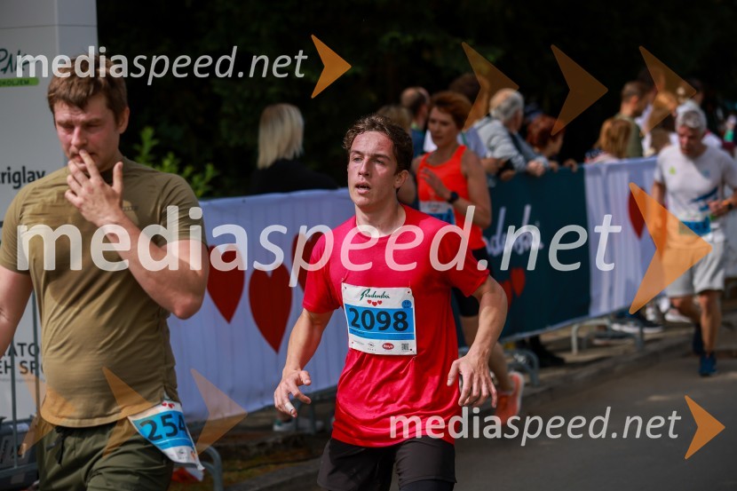 42. Maraton treh src, teki