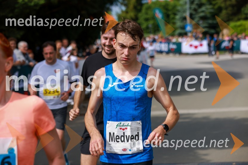 42. Maraton treh src, teki