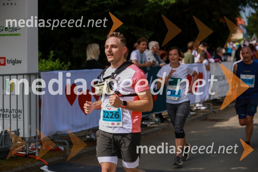 42. Maraton treh src, teki