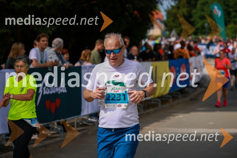 42. Maraton treh src, teki