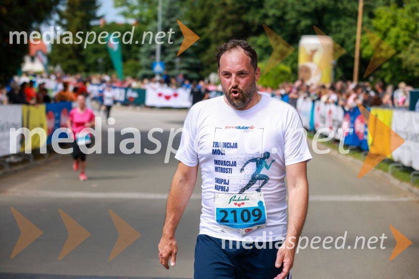 42. Maraton treh src, teki