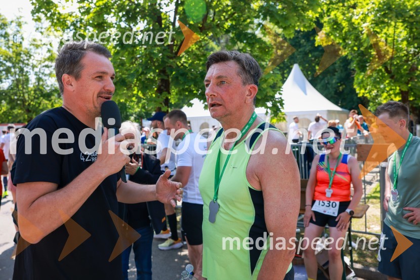  Mitja Šeško, moderator prireditev ;  Borut Pahor, nekdanji predsednik Republike Slovenije42. Maraton treh src, teki