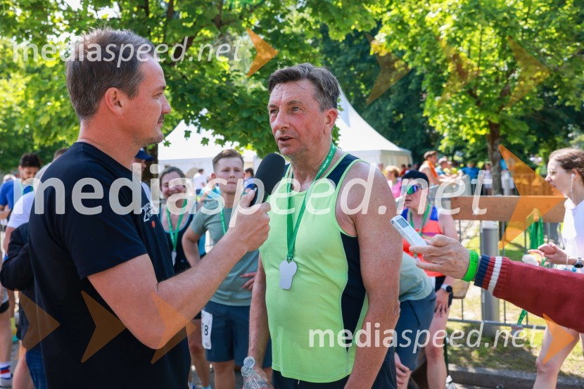  Mitja Šeško, moderator prireditev ;  Borut Pahor, nekdanji predsednik Republike Slovenije42. Maraton treh src, teki