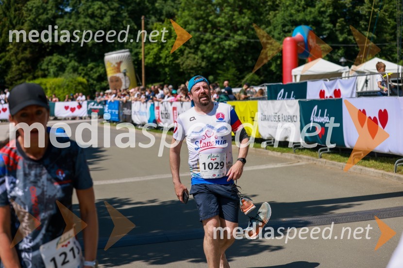 42. Maraton treh src, teki