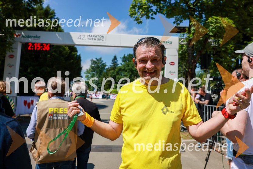 42. Maraton treh src, teki