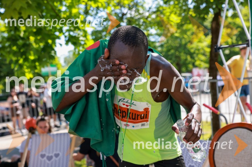 42. Maraton treh src, teki