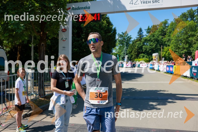 42. Maraton treh src, teki