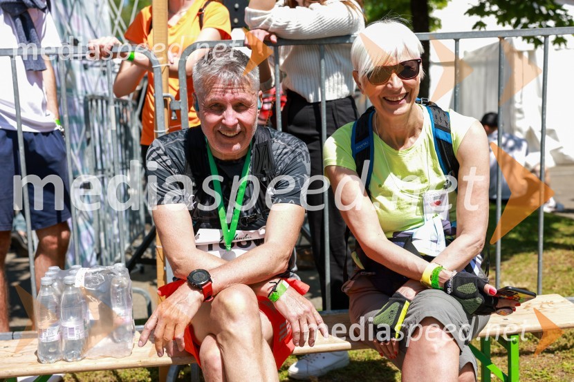  Bojan Požar, novinar;  Barbra Drnač, novinarka, plesalka, koreografinja in televizijska voditeljica42. Maraton treh src, teki