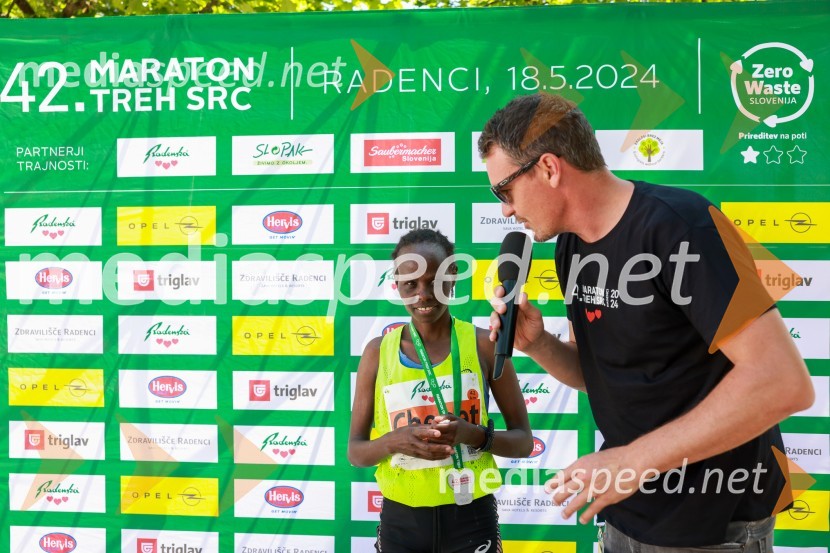  ... ;  Mitja Šeško, moderator prireditev 42. Maraton treh src, teki