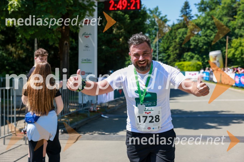 42. Maraton treh src, teki