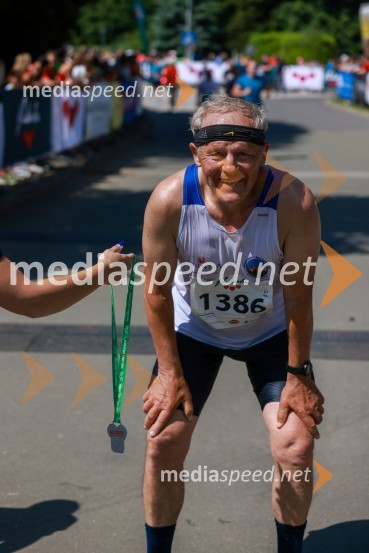 42. Maraton treh src, teki