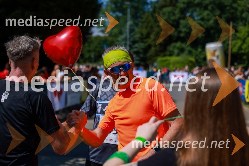 42. Maraton treh src, teki