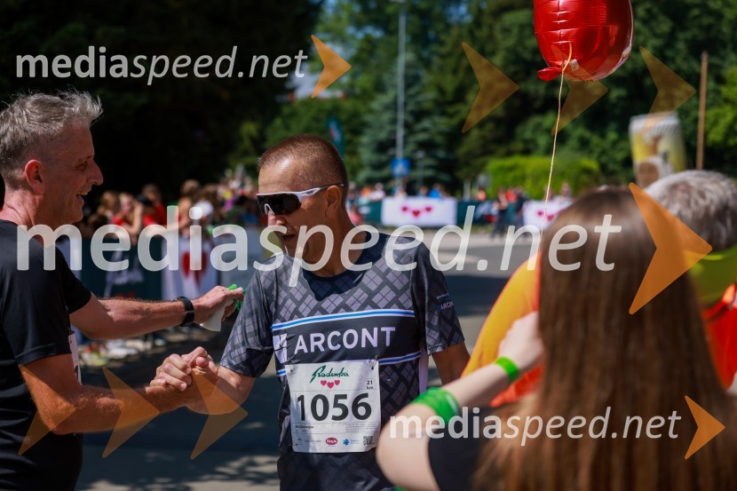 42. Maraton treh src, teki