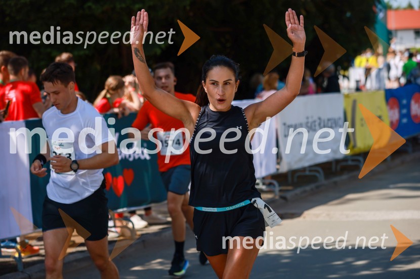  Andreja Zrnić,  fitnes center FIT z Andrejo42. Maraton treh src, teki