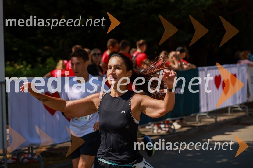  Andreja Zrnić,  fitnes center FIT z Andrejo42. Maraton treh src, teki