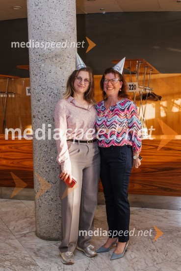  Tereza  Gregorič, dramaturginja;  Barbara Simčič Veličkov,  vodja programa, SNG Nova GoricaKoncert ob 30-letnici gledališke hiše in 20-letnici statusa narodnega gledališča Nova Gorica