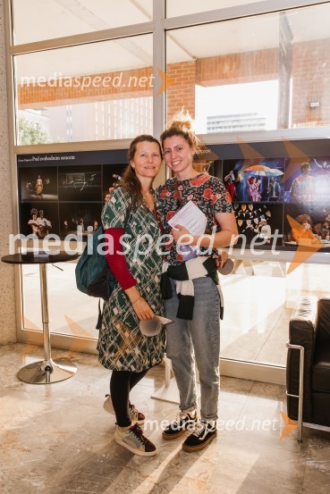  Katja Robič, nekdanja šepetalka SNG Nova Gorica;  Tesa RobičKoncert ob 30-letnici gledališke hiše in 20-letnici statusa narodnega gledališča Nova Gorica