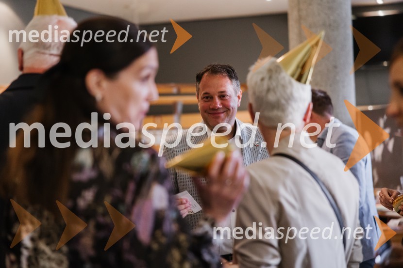  Matej Arčon, minister za Slovence v zamejstvu in po svetuKoncert ob 30-letnici gledališke hiše in 20-letnici statusa narodnega gledališča Nova Gorica