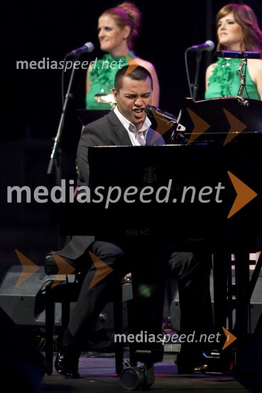 Uroš Perić, pevecElvis meets Ray, koncert