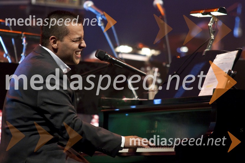 Uroš Perić, pevecElvis meets Ray, koncert