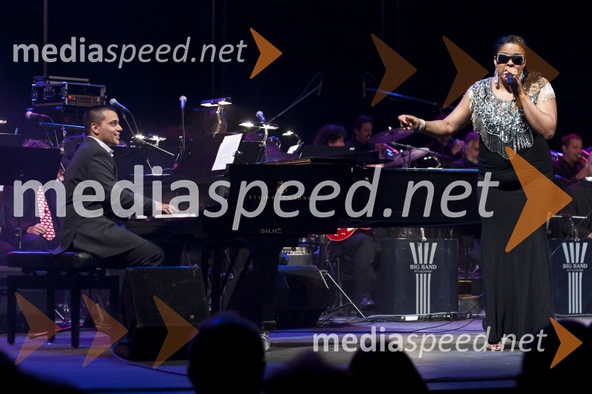 Uroš Perić, pevec in Sheila Raye Charles, pevka in hčerka pevca Raya CharlesaElvis meets Ray, koncert