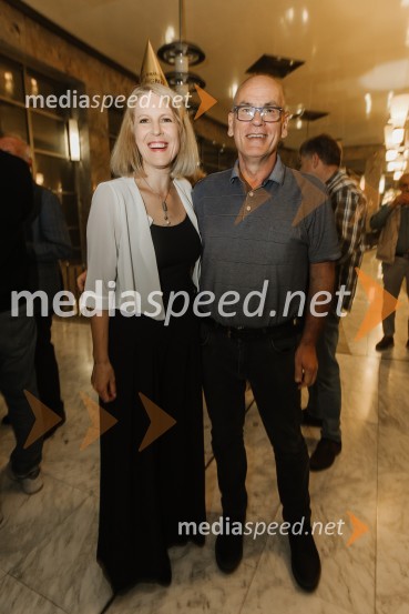  Metka Sulič, vodja odnosov z javnostjo, SNG Nova Gorica;  Davorin Kodrič, vodja tehničnih služb, SNG Nova GoricaKoncert ob 30-letnici gledališke hiše in 20-letnici statusa narodnega gledališča Nova Gorica