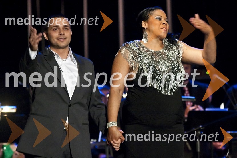 Uroš Perić, pevec in Sheila Raye Charles, pevka in hčerka pevca Raya CharlesaElvis meets Ray, koncert