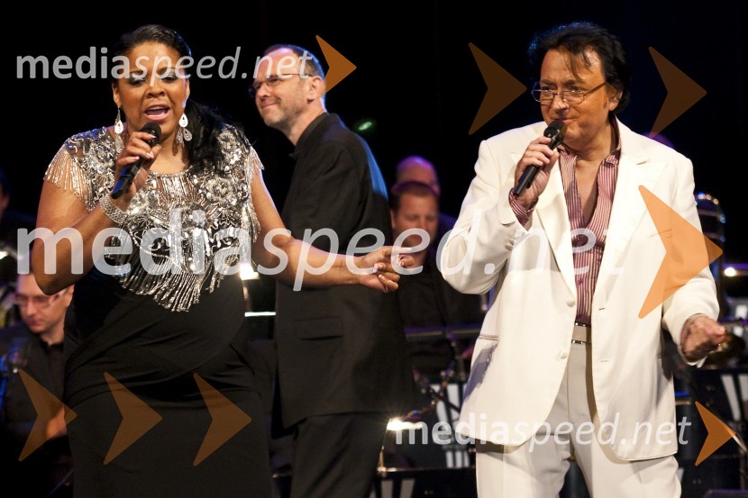 Sheila Raye Charles, pevka in hčerka pevca Raya Charlesa ter Oto Pestner, pevecElvis meets Ray, koncert