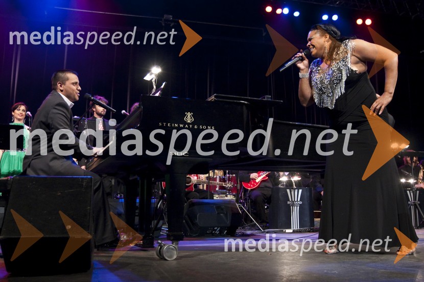 Uroš Perić, pevec in Sheila Raye Charles, pevka in hčerka pevca Raya CharlesaElvis meets Ray, koncert