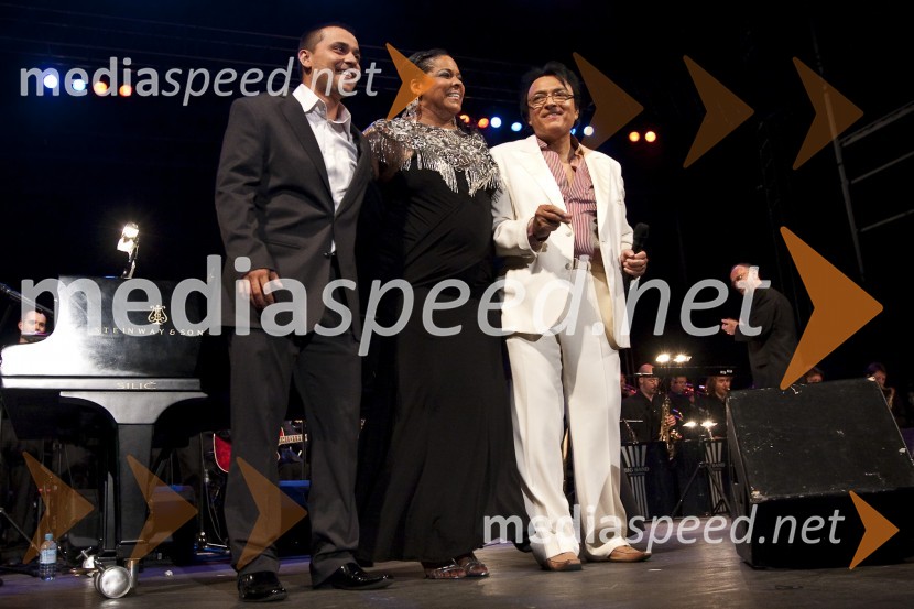 Uroš Perić, pevec, Sheila Raye Charles, pevka in hčerka pevca Raya Charlesa ter Oto Pestner, pevecElvis meets Ray, koncert