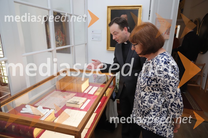 dr. Sebastijan Valentan, duhovnik, Župnija Sveti Peter pri Mariboru- Malečnik;  ... Odprtje Župnijske knjižnice Jurija Borešiča v  Malečniku