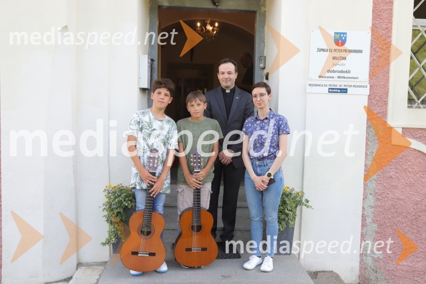  ... ;  ... ; dr. Sebastijan Valentan, duhovnik, Župnija Sveti Peter pri Mariboru- Malečnik;  ... Odprtje Župnijske knjižnice Jurija Borešiča v  Malečniku