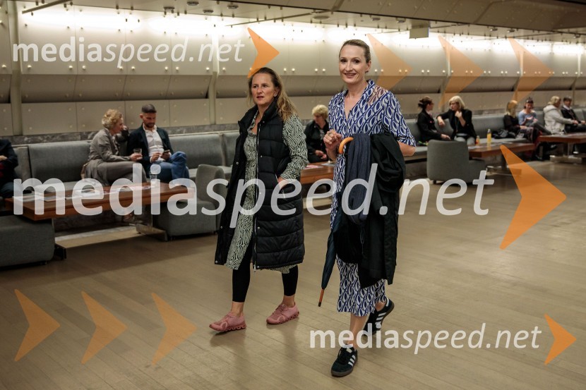  Ajda Rooss, Umetniška vodja Lutkovnega gledališča Ljubljana;  Helena Grahek, vodja marketinga in odnosi z javnostmi, Slovensko mladinsko gledališčeMiet Warlop: Ena pesem, premierno v Cankarjevem domu