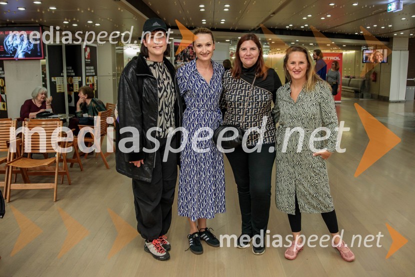  Tery  Žeželj, dramaturginja;  Helena Grahek, vodja marketinga in odnosi z javnostmi, Slovensko mladinsko gledališče;  Teja Pelko, novinarka;  Ajda Rooss, Umetniška vodja Lutkovnega gledališča LjubljanaMiet Warlop: Ena pesem, premierno v Cankarjevem domu