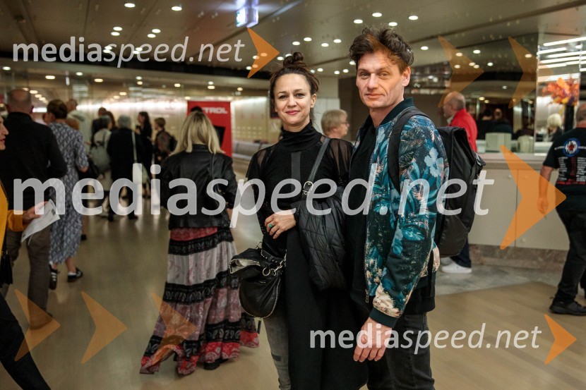  Katarina Stegnar, igralka;  Primož Bezjak, igralec, plesalecMiet Warlop: Ena pesem, premierno v Cankarjevem domu