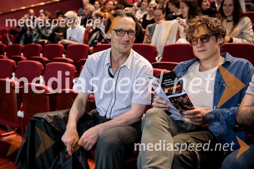  Marko  Mandić, igralec;  ... Miet Warlop: Ena pesem, premierno v Cankarjevem domu