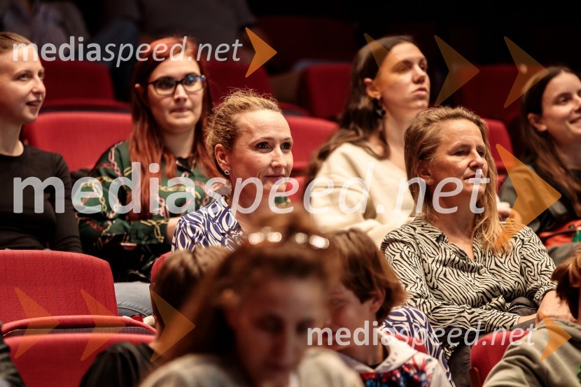  Helena Grahek, vodja marketinga in odnosi z javnostmi, Slovensko mladinsko gledališče;  Ajda Rooss, Umetniška vodja Lutkovnega gledališča LjubljanaMiet Warlop: Ena pesem, premierno v Cankarjevem domu