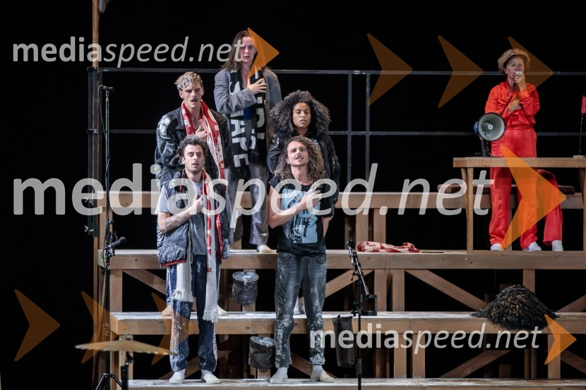  Marius Lefever, igralec;  Stanislas Pira Bruynseels, igralec;  Flora Van Canneyt, igralka;  Eva Kamanda, igralka;  ... ;  Karin Tanghe, igralkaMiet Warlop: Ena pesem, premierno v Cankarjevem domu